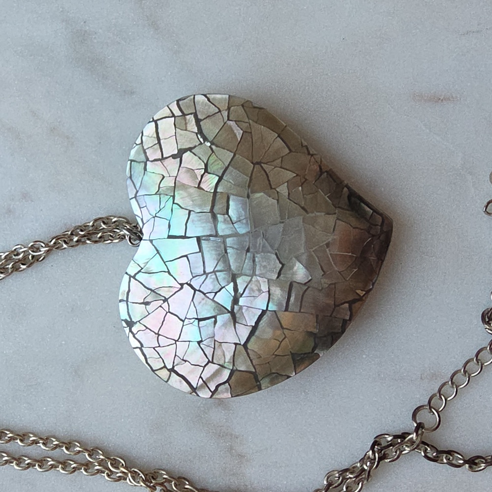 Abalone shell mosaic heart pendant necklace. - Picture 5 of 10